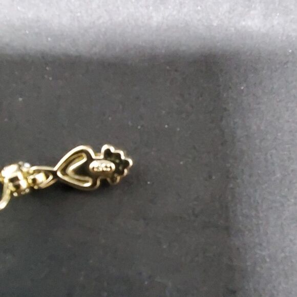 Vintage Sarah Coventry Gold & White Clip Earrings - Picture 4 of 4